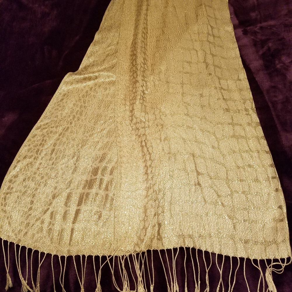 Elegant Gold Women's Scarf with Subtle Pattern